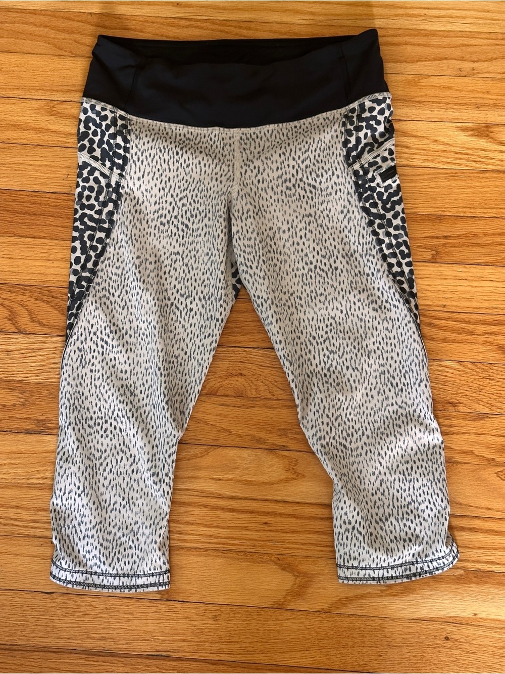 Lululemon Run Top Speed Animal Print Crop Leggings